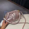 Borsa a tracolla monospalla portatile Fold Cloud da donna all'inizio della primavera 2021 Pearl Fashion Color