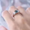 Cluster Ringen 925 zilveren kleur Sapphire Diamond Ring voor Dames Zee Blauw Topaz Princess Square Engagement Bizuteria Sieraden