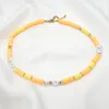 collier ras du cou jaune
