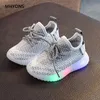 Bebê criança crianças sapatos meninos meninas luminous tênis iluminar o esporte de moda rodando LED antiderrapante