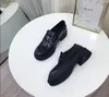 De nieuwste luxe designerjurk platte vrouwen casual schoenen low-top 100% lederen metalen gesp zwarte witte maat 35-40 4 kleur