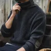 свитер в рукаве локтя