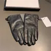 Classique Lettre Stripe Gants En Cuir Doux Chaud Écran Tactile Mitaines Hiver Femmes Gant En Peluche Avec Boîte-Cadeau