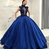 ドバイハイゴージャスなネックQuinceanera BeadedアップリックキャップスリーブサテンボールガウンプロムドレスロイヤルブルーイブニングドレスVestidos de