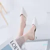 Branco elegante escritório sapatos mulheres saltos altos 5cm deslizamento em sandálias Slip-on 2021 Chinelos de senhoras confortáveis