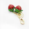 Portachiavi di design di lusso Straberry in pelle di vacchetta carino per la creazione di accessori per gioielli da donna Borsa regalo di fascino Porte Clef Femme H0915