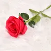 Cheap Único Rosa Vermelha Rosa Rosa Artificial Wedding Flor Enviar Decorações Do Partido Da Namorada Casa Decore Flores Pequenas Flowing Decor Y0630