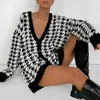 Kvinnor V Neck Strikkad Cardigans Sweater Rosa Houndstooth Knit Cardigan Långärmad Mode Höst Oversized Jumper 210918