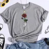 Kvinnors t-shirt hand håller rosen vackra blommor ed tryck t skjortor överdimensionerade kläd fritidsstil sommar t-shirts