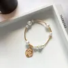 Personlighet Elastie Rope Hip Hop Vintage Gold Coin Charm Armband Imitation Pearl Trendy Jewelry for Women Girl Bangle