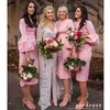 Roze bruidsmeisje jurken sexy lange puffy sleeves schede satijnen geplooide bruiloft gasten jassen met rits feestjurk