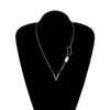 Collana minimalista con ciondolo a forma di lettera V in cristallo per donna Collana con perle geometriche barocche da donna Goth Gioielli casual