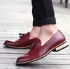 Męskie Oxfords Haft Tassel Casual Shoes Mężczyzna Szpiczasty Night Clubfashion Dress Boot Wedding But Mężczyźni Mokasyny