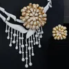 Collier boucles d'oreilles ensemble grande fleur de chrysanthème Performance Occasion Bracelet boucle d'oreille anneau zircon cubique pour les femmes mariage
