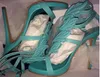Kardashian 럭셔리 여성 잔인한 여름 펌프 세련된 황금 금속 잎 날개 달린 검투사 샌드달 하이힐 신발