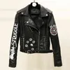 Ailegogo Autumn Women Kvinnliga nitar Letters Skriv ut motorcykel Läder Kort kvinnors cyklist Coat Faux Leather Jacket Punk Outwear 220112