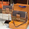 Famoso designer 2021 donne borse di moda borse a croce borse per body lettera con spalle cinghie frizione messenger sacchetto interno cerniera tasca tascabile borsa borsa