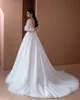 Eleganta Baklösa Bröllopsklänningar V Neck Lace Bridal Gowns En linje med Half Sleeves Sweep Train Tulle Plus Size Vestido de Novia