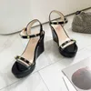 2021 Lato New Arrival Women Marka Design High Platform Sandal Lady Buty Wees z kołkami Zdobione 35-40 x0526