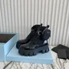 2021 Kvinnor Rois Martin Boots Militärinspirerade stridsskoar Nylonpåse fäst vid vristen med rem Ankles Boot Top Quality Black Matte Patent Leather Shoes