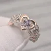 Anello da sposa in argento con anelli a fascia da donna. Anello con zirconi CZ a cuore abbagliante