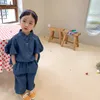 Koreansk stil sommarpojkar och flickor mode denim kläder sätter kortärmad överdimensionerad skjorta tunna lösa byxor 2pcs 210508