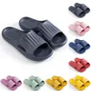 Nyaste tofflor Slides Sko Män Kvinnor Sandal Platform Sneakers Mens Kvinnor Röd Svart Vit Gul Slide Sandaler Trainer Utomhus Inomhus Slipper Storlek