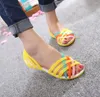 Kvinnor Sandaler Sommar godis färg Peep Toe Stappy Beach Valentine Rainbow Clogs Gelé Skor Kvinna Flats