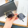 Dames Mannen Star Sunglasses 2021 SL302 European en American Fashion Style Merk Design Box Case Eyewear