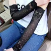 Летние женщины сексуальные кружевные перчатки солнцезащитный крем длинные кружевные варежки без пальцев покрыты рубашками эластичные рукава женские вождения перчатки AGB638 y0827
