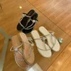 Moda de verão mulheres chinelos clipe de pé de pé de cristal sandálias sapatos preto / branco / bege sapatos praia mulher tamanho 35-39 210513