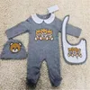 デザイナーかわいい生まれたばかりの赤ちゃん服セット幼児ベビー男の子印刷ベアロンパー赤ちゃん女の子ジャンプスーツ+ Bibs +キャップ服セット0~18ヶ月