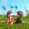 2 pçs / par de noiva noivo miniatura modelo para micro paisagem decoração jardim rosa amante vermelho figurinhas boneca de casamento