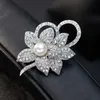 Pinos broches de broche de flores elegante com cristal e pérola criados brilhantes para casamento de Natal ou baile Seau22