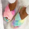 Design classico Donne Inverno Casa Inverno Pantofole Furry Pantofole Fluffy Faux Pelliccia Diapositive Diapositive Flat Moda Scarpe da pavimento da interno Flip flip flops 211228