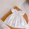 Arrivée d'été Filles Mode Robe florale blanche Robes de coton pour enfants 210528