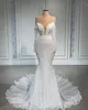 Abiti da sposa a sirena con illusione pesante di perle per donne africane 2022 Abito da sposa con perline trasparenti con strascico Maniche lunghe vintage Robe De Mariage