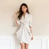 LLZACOOSH fashion Korea Design Manica lunga Casual Solid Dress Turn down monopetto incrociato Abiti da tasca drappeggiati 210514