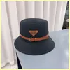 أزياء مصممي القش قبعات واسعة الحافة كاب دلو القبعة الشهيرة العلامة التجارية الشهيرة كاملة الحزام بوكلي دلو القبعات دلو 21071004R254K