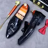 Натуральная кожаная скольжение на кисточке мужское крокодиловое платье обувь Высококачественная повседневная обувь для мужской черной коричневой партии свадебные туфли