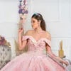 Ball Princess Pink vestido Quinceanera vestidos fofos de aplicação de ombro Sweet 15 16 Concurso de formatura vestidos vestidos de baile vestidos de xv aos s