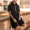 Hombres de verano Traje con capucha Transpirable Negro Manga corta Camiseta suelta Pantalones cortos Conjunto para correr 2021 Nueva moda Ropa masculina M-3XL G220224