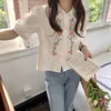 Korejpaa Dames Shirt Zomer Koreaanse Chic Gentle Milk Soft Reving Single-Breasted Losse Puff Sleeve Geborduurde Bloem Blouses 210526