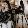 2022 Czarno-biała sukienka ślubna Plus Rozmiar dla dużej wielkości Sweetheart Backless Floor Długość z długim pociągiem suknie ślubna Custom