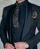 Varış Groomsmen Lila Ve Siyah Damat Smokin Şal Yaka Erkekler Düğün Adam Suits (Ceket + Yelek + Pantolon + Kravat) Z187 erkek Blazers