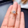 Bagues de cluster MeiBaPJ 1 D Couleur Moissanite Diamant Simple Fleur Bague Pour Femmes 925 Sterling Argent Fine Bijoux De Mariage