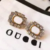 Vintage Interlocking Letters Necklace Brosches Ins Fashion Diamond Design Earrings Studs Charming Street Style Party Brosch3020263