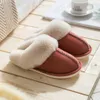 New Slipper مختلف الأنماط الجلدية أحذية داخلية للرجال والنساء النعال القطن حجم الثلج 35-45