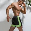 Nueva sección delgada para hombre, pantalones de playa de tres puntos de viento deportivo a juego de colores, pantalones cortos multibolsillos de moda para correr para hombre X0316