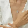 ペンダントネックレス2021ファッションユニークな手カップル女性愛好家のための抱擁ネックレス